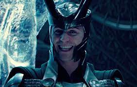 Актер александр гаврилин, голосом которого во всех дублированных фильмах marvel говорит локи, вместе с петром. Tom Hiddlston Akter Igrayushij Zlodeya Dolzhen Sochuvstvovat Emu Stati Na Kinopoiske