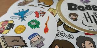 3 Leuke Spelletjes Om Samen Te Doen Stay Cool Dobble Hp En Dobble 360 Kiddowz Voor Kinderen En Hun Groot Ouders