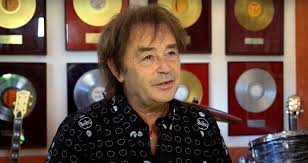 Maybe you would like to learn more about one of these? Szikora Robert Ordoguzest Kellene Vegezni Marilyn Mansonon Hajdupress Hu