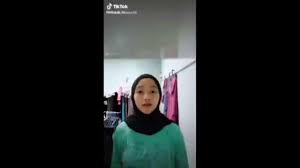 Video viral botol bangladesh merupakan sebuah konten yang menampilkan enam orang dan diantaranya empat orang lelaki dua diantaranya adalah perempuan. Tiktok Viral Botol No Sensor Ambiiyah Viral Video Viral Videos Explore Tweets Of Hot Tik Tok Hottiktokers On Twitter Christian Bove