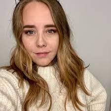 Danielle Babineau's Instagram, Twitter & Facebook