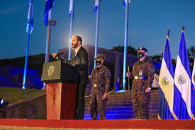 Eduardo barahona arbeitet als clown. Prasident Von El Salvador Verdoppelt Truppenstarke Der Streitkrafte Amerika21