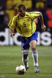 792232 Ronaldo Of Brazil Runs With The Ball During The Gettyimages Jpg 684 1024 Ronaldo Fenomeno Lendas Do Futebol Futebol