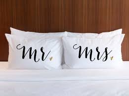Mr Mrs Pillowcases Gift For Couples Black Gold Glitter Gift Etsy In 2020 Wedding Gifts For Newlyweds Newlywed Gifts Wedding Gifts For Bride