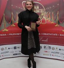 Ea a dezvăluit ce a obsertvat la femeia care a intrat goală în platoul acces direct. Acces Direct Ai Aflat Ce Emisiune PrezintÄƒ Mirela Vaida Facebook
