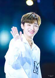 Yoon ji sung's hilarious family photo has fans talking.the former wanna one member is known for his funny personality, and he surprised . Jisung ì°ìì¸ ê°ë¤ëì ë¨ìì¹êµ¬