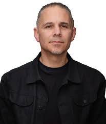 Colleen Muir's Instagram, Twitter & Facebook