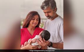 Playback singer shreya ghoshal took to instagram on wednesday to introduce her newborn son to the world. Ed7l72rk4iremm