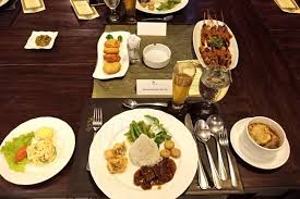 Soal harga, tidak terlalu merogoh kantong dalam kok, apalagi jika tahu. 3 Resto Tempat Santap Kuliner Favorit Raja Raja Keraton Halaman All Kompas Com