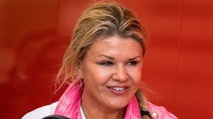 Wie es michael schumacher aktuell geht, ist und bleibt ein geheimnis. Michael Schumacher Ist Ehefrau Corinna Vollig Am Ende Intouch