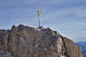 The old cable car previously managed to transport around half a million visitors annually to the zugspitze; Ruedi Retyres Hello Germany Back Home
