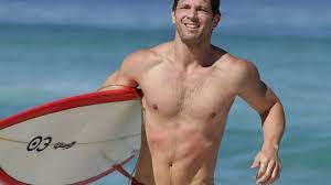 Is he bisexual or gay? Jornal Mario Frias Volta Para Globo Apos Dez Anos