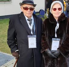 Brüsk lehnte er etwa eine anfrage des italienischen fernsehens ab, die am originalschauplatz der nürnberger prozesse einen dokumentarfilm geplant hatten. Ben Ferencz Der Letzte Anklager Der Nurnberger Prozesse Wird 100 Welt