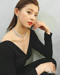 是你梦中的女神吗？朝比奈彩：从灰姑娘到公主的蜕变之路_表演_成长_领域