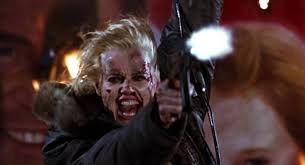 Als sie in einen unfall verwickelt wird, flammen einzelne teile ihrer vergangenheit wieder auf. Todliche Weihnachten 1996 Film Review Filmkuratorium