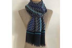 Echarpe homme en laine bleu marine rayure. Epingle Sur Foulard Et Echarpe Pour Homme