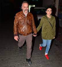 Golden orange award for best screenplay (2014). Hazar Erguclu Ile Onur Unlu Aynayla Imtihan Magazin Haberleri Magazin Haberleri