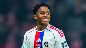 Endrick keeps the suspense alive over his future with Olympique Lyonnais - Yahoo Sports