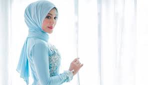 2002 yilda fazira telemovikada rol o'ynadi va shouni olib bordi, fesyen tempo. Bosan Lagi Lagi Shahir Erra Fazira Kongsi Berita Gembira Untuk Tahun 2018 Murai My