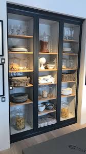 Espace De Rangement Integre Pour La Presentation D Articles De Cuisine A La Maison Decor Cuisine In 2020 Pantry Design Modern Farmhouse Kitchens Glass Sideboard