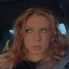 I'm probably one of the only few girls that don't have Dunkin or Starbucks  Apps 😅 any coffee apps! I just go thru the drive thru most of the time and  place