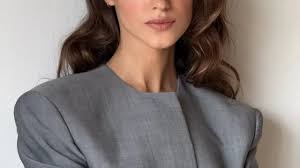 8 صيحات قصات شعر بدأت ترسم ملامح 2026 | مجلة سيدات الامارات