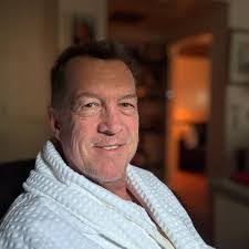 Dan Paschal's Instagram, Twitter & Facebook