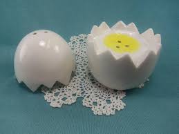 Vintage Cracked Egg Salt And Pepper Shakers White Ceramic Etsy Stuffed Peppers Ceramic Shakers Cracked Egg