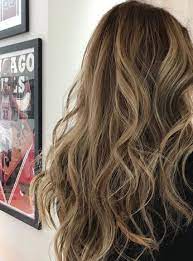 Curly hair with partial highlights looks ravishing because the newly added color blends beautifully, and it offers a magnificent hidden shade. Full Vs Partial Highlights What S The Difference