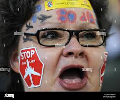 Dismantling aircraft hi-res stock photography and images