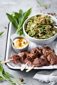 Lammspiesse Mit Barlauch Pesto Bandnudeln Ein Osterrezept Rezepte Lebensmittel Essen Und Beste Pasta Rezepte