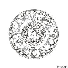 On dirait une couronne de l'avent, et pourtant, on est encore en automne ! Coloriage Mandala Tres Difficile Dessin Mandala A Imprimer