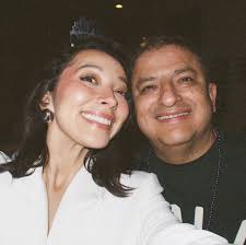 Ringing in 2025 with some of my favorite people!! Happy new year friends  ✨🥂🫶🏼