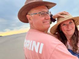 🪵👰‍♀️🤵‍♂️🥂🌅🩵 Immersed within our 3rd decade together and our 4th year  of marriage we marked the occasion with a stop off to celebrate with a box  of chocolates as the sun came