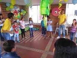 Se trata de canciones infantiles que vienen. Dinamicas Fiestas Infantiles 1 2 3 A Mover Los Pies Youtube