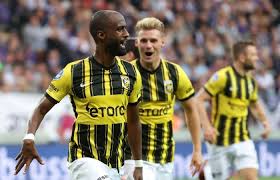 Yann gboho, hired from stade rennes, took care of the second arnhem goal just before the break, so that vitesse no longer seemed to have to . Bwi99 Rpaol2m