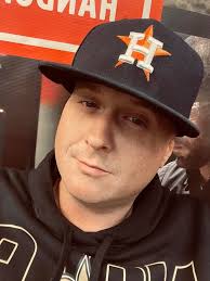 Travis Kelce wanted to slide Taylor Swift his number 😂