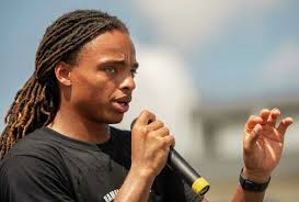 Former Los Angeles Rams cornerback Ramon Richards hosts a camp