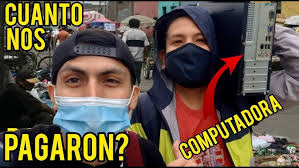 Intentando vender una computadora en la cachina