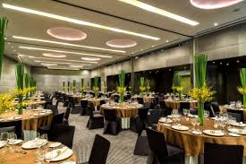 Read guest reviews and book your stay with our best price guarantee. Hotel In Bangkok Holiday Inn Bangkok Sukhumvit Ticati Com