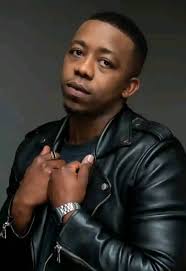 Rafayel and MC's underwater scene in Love and Deepspace game