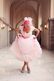 Fantasie Haare Fur Braute Pinkfarbene Hochzeitskleider Brautmode Kleid Hochzeit