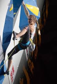 Mittlerweile kann sie wieder trainieren und ist optimistisch, bis olympia in einem monat wieder konkurrenzfähig zu werden. Jessica Pilz Ist Weltmeisterin Bergsteigen Com