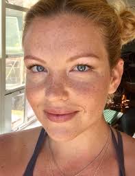 You don't have to wear dark colours in wnter, soft beige, and cream are  perfect, like a cappuccino.☕