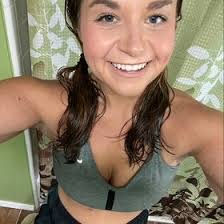 Amanda Compton's Instagram, Twitter & Facebook