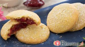 Per la trasmissione fatto in casa per voi, benedetta rossi ha preparato la ricetta del rotolo soffice con marmellata: Biscotti Ripieni Di Marmellata Ricetta It Youtube