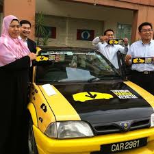 Macam tak wajar bila fresh graduate yang baru bekerja sebulan dah dibenarkan untuk membuat pinjaman untuk beli kereta. Keadilan Lancar Kempen Turunkan Harga Kereta Rafizi Ramli
