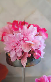 Bạn có thể kết nối và theo dõi góc nhỏ handmade thông qua: How To Make A Cake Topper With Silk Flowers A Subtle Revelry