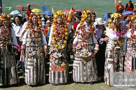 Women in traditional Tibetan dress ...