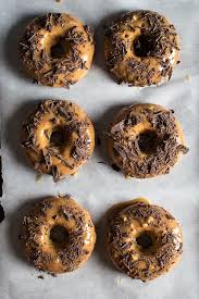 Banana Bread Doughnuts With An Almond Butter Glaze Rezept Fur Donuts Lebensmittel Essen Rezepte